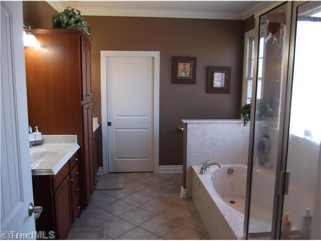 329 Matthews Road Pilot Mountain, NC 27041 - Photo 8 of 14 Master Bath/Spa.