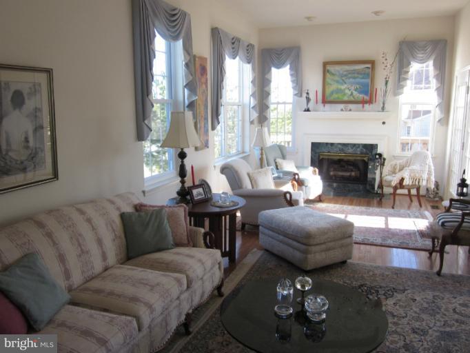 44030 Rising Sun Terrace Ashburn, VA 20147 - Photo 20 of 24 Living Room