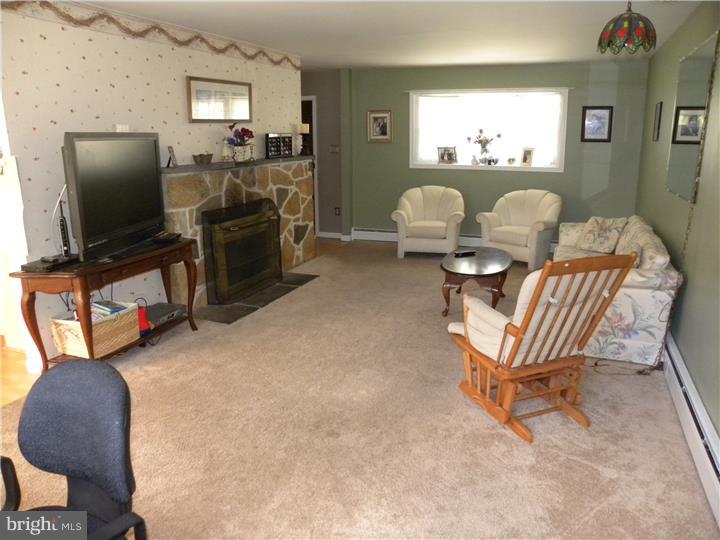 512 Heather Road Exton, PA 19341 - Photo 3 of 25 Living Room