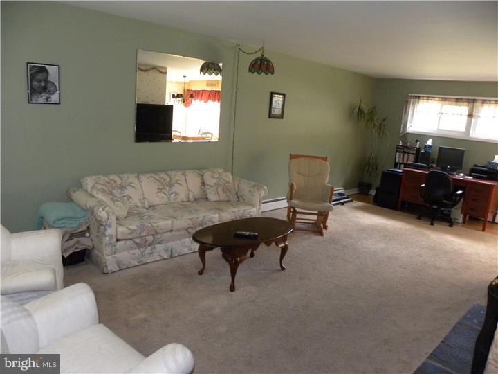 512 Heather Road Exton, PA 19341 - Photo 4 of 25 Living Room