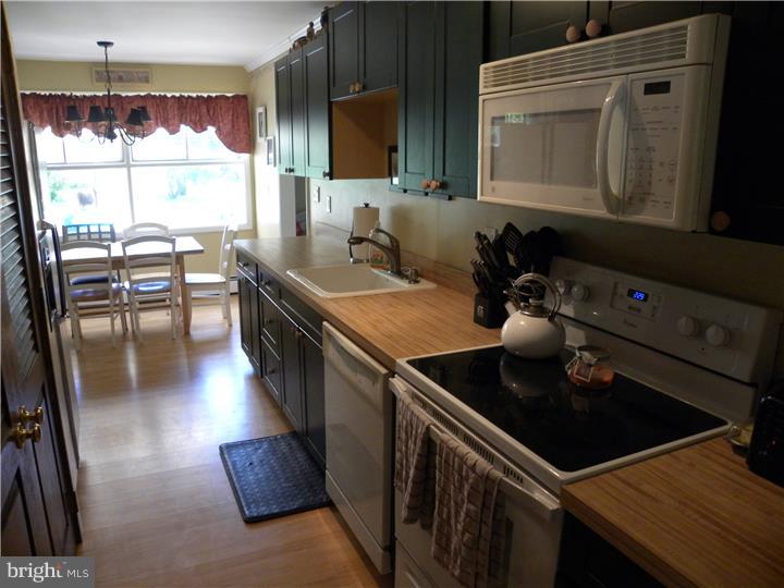 512 Heather Road Exton, PA 19341 - Photo 5 of 25 Kitchen