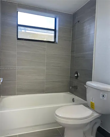 a view of livingroom with furniture