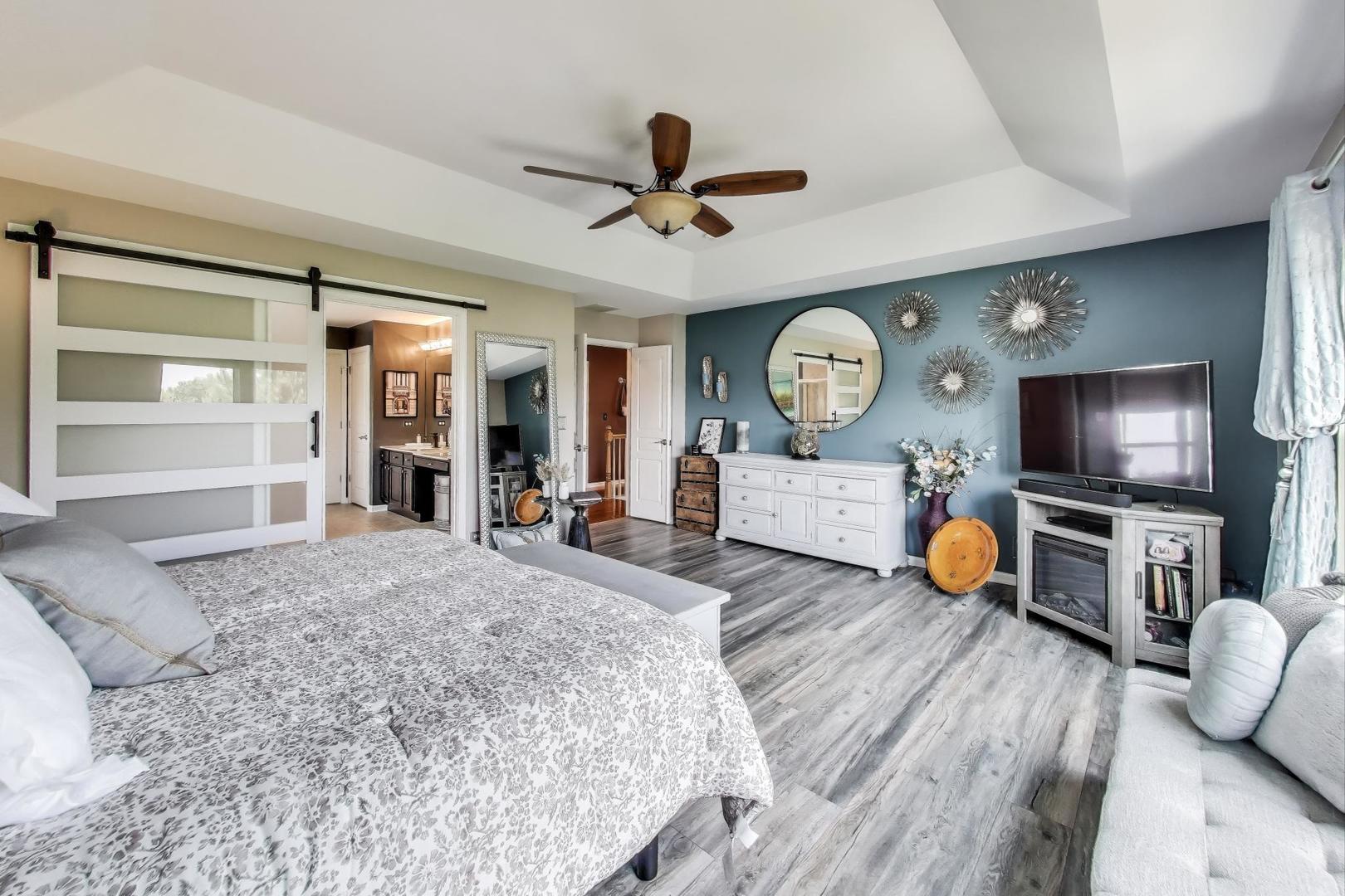 705 Porter Circle Lindenhurst, IL 60046 - Photo 14 of 34 a living room with furniture and a flat screen tv