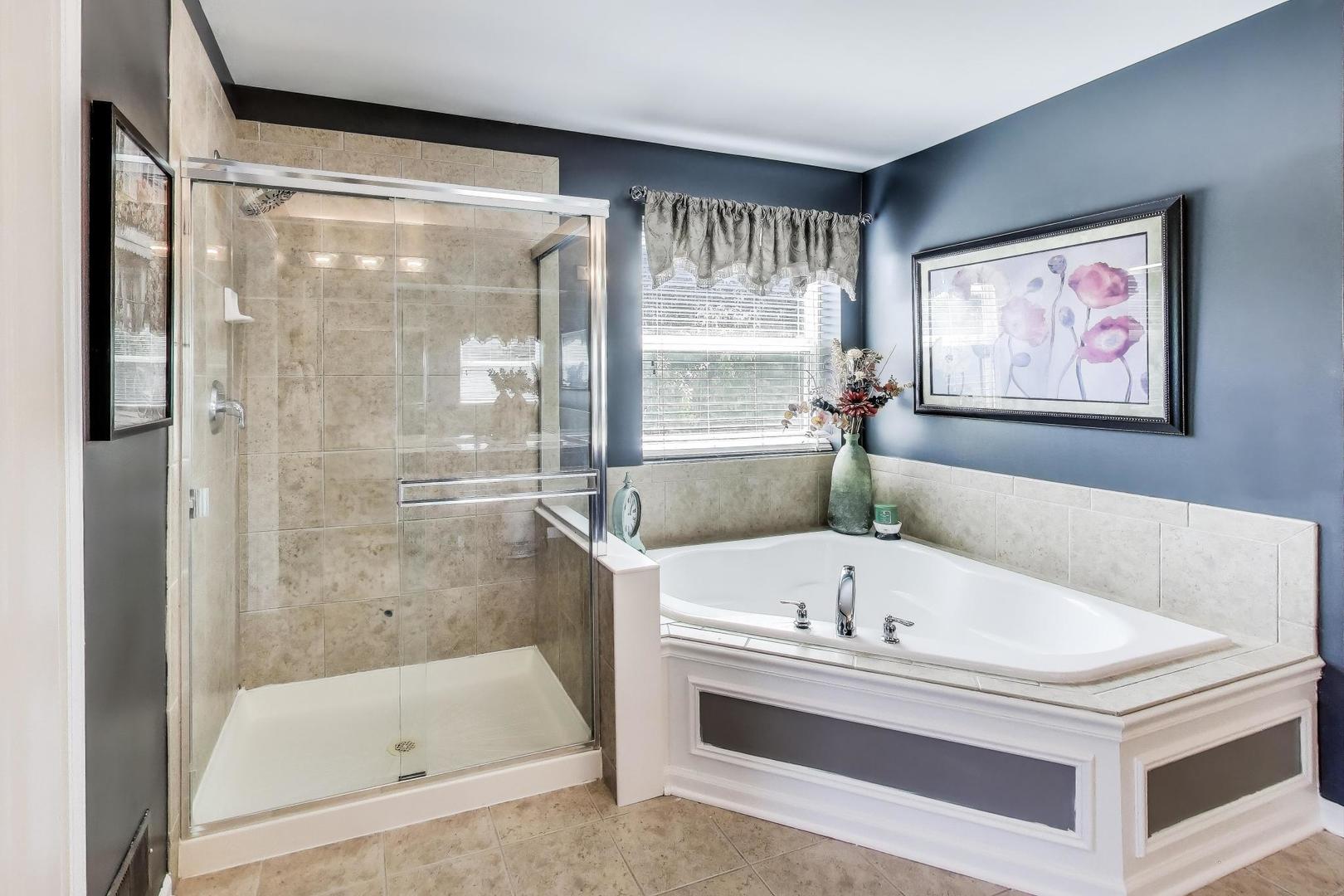 705 Porter Circle Lindenhurst, IL 60046 - Photo 16 of 34 a bathroom with a bathtub and a shower