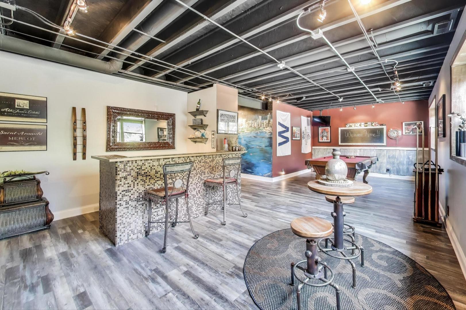 705 Porter Circle Lindenhurst, IL 60046 - Photo 25 of 34 a living room with furniture and a wooden floor