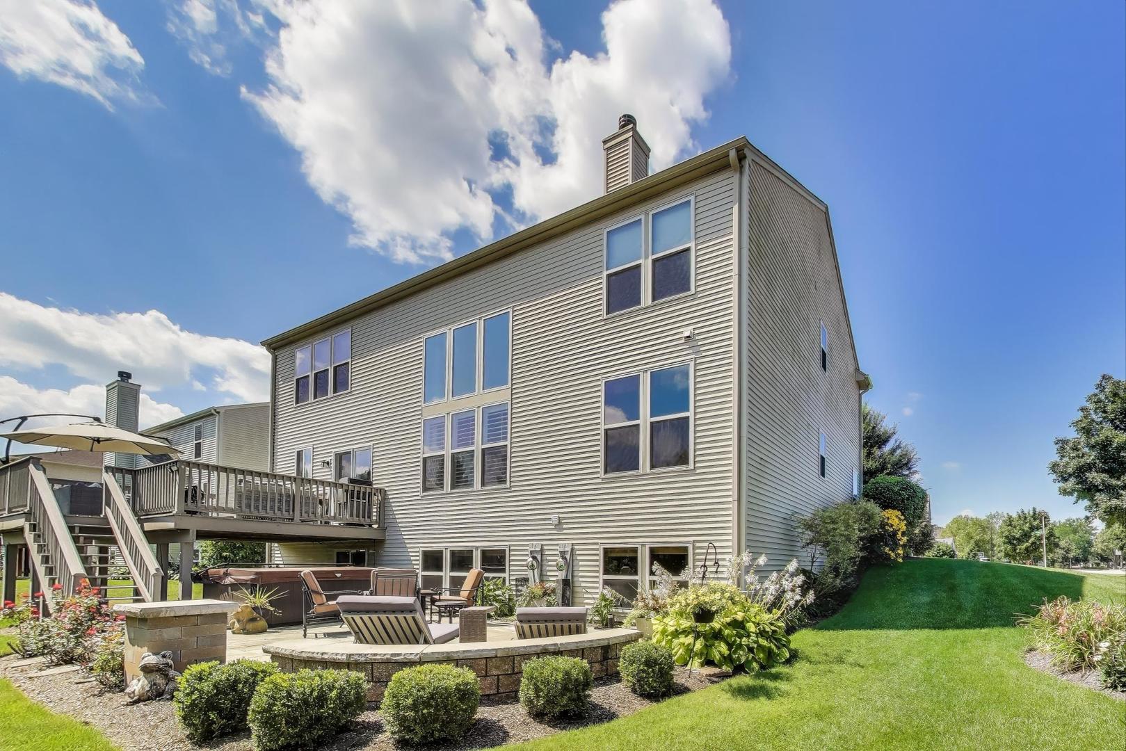 705 Porter Circle Lindenhurst, IL 60046 - Photo 31 of 34 a front view of a house with garden