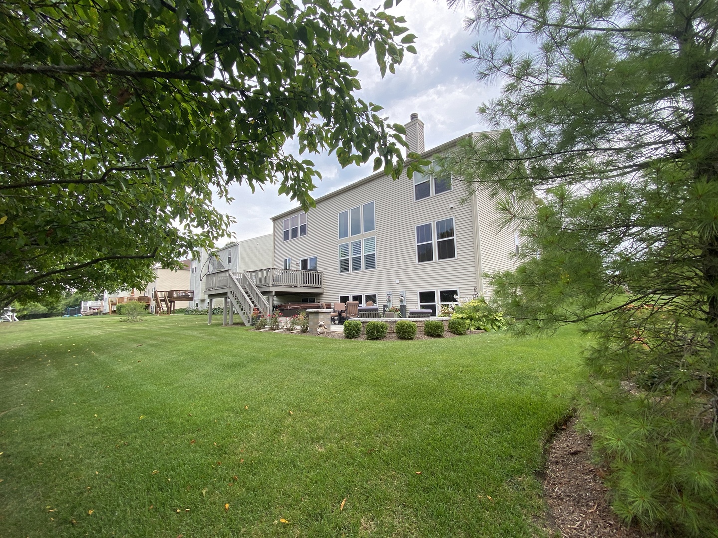 705 Porter Circle Lindenhurst, IL 60046 - Photo 34 of 34 a view of a backyard with plants and large trees