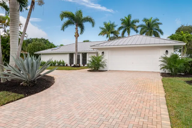 $790,000 | 3201 Southeast Fairway West, Stuart, FL 34997