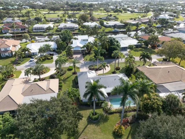 $790,000 | 3201 Southeast Fairway West, Stuart, FL 34997