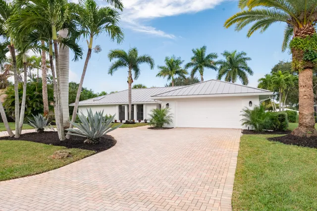 $790,000 | 3201 Southeast Fairway West, Stuart, FL 34997