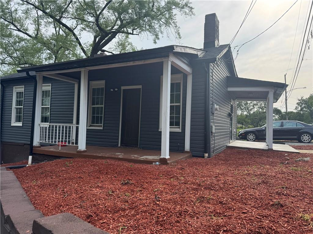 815 Braddock Road Pittsburgh, PA 15221 - Photo 8 of 36 a backyard of a house with table and chairs