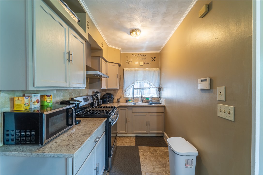 18 Dunnell Avenue Pawtucket, RI 02860 - Photo 5 of 37