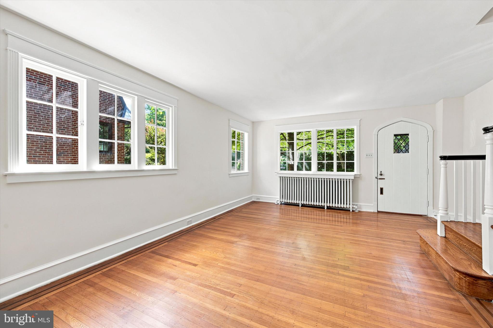 3433 West Penn Street Philadelphia, PA 19129 - Photo 4 of 31 Living Room