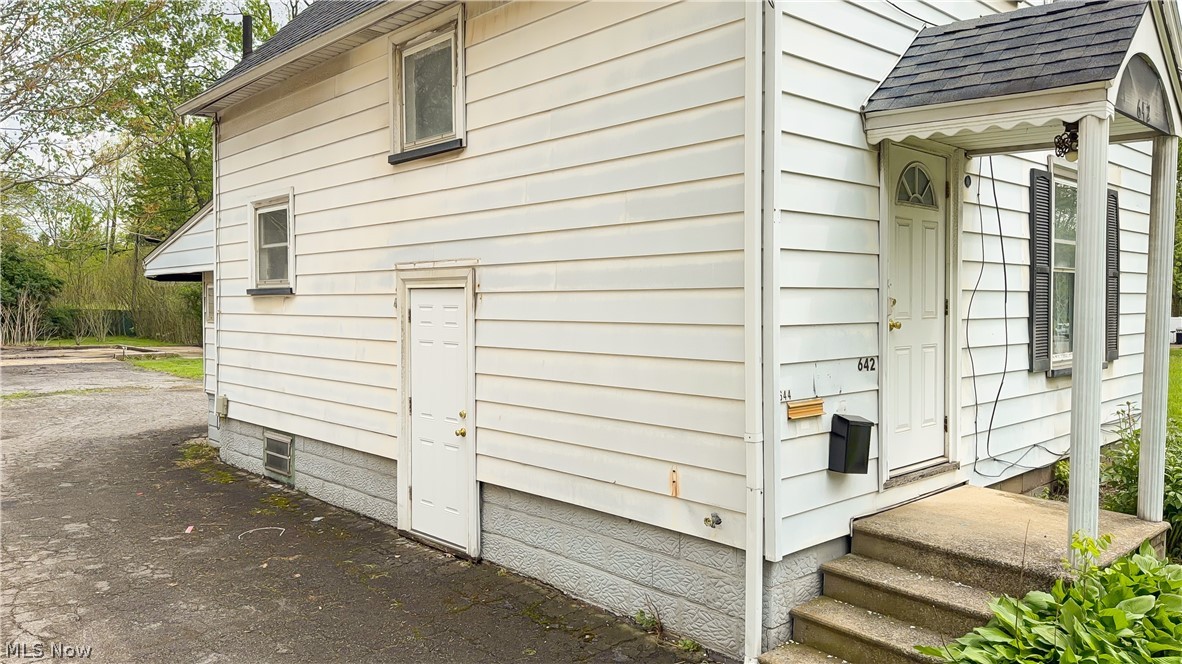 642 Parkman Road Northwest Warren, OH 44485 - Photo 16 of 24