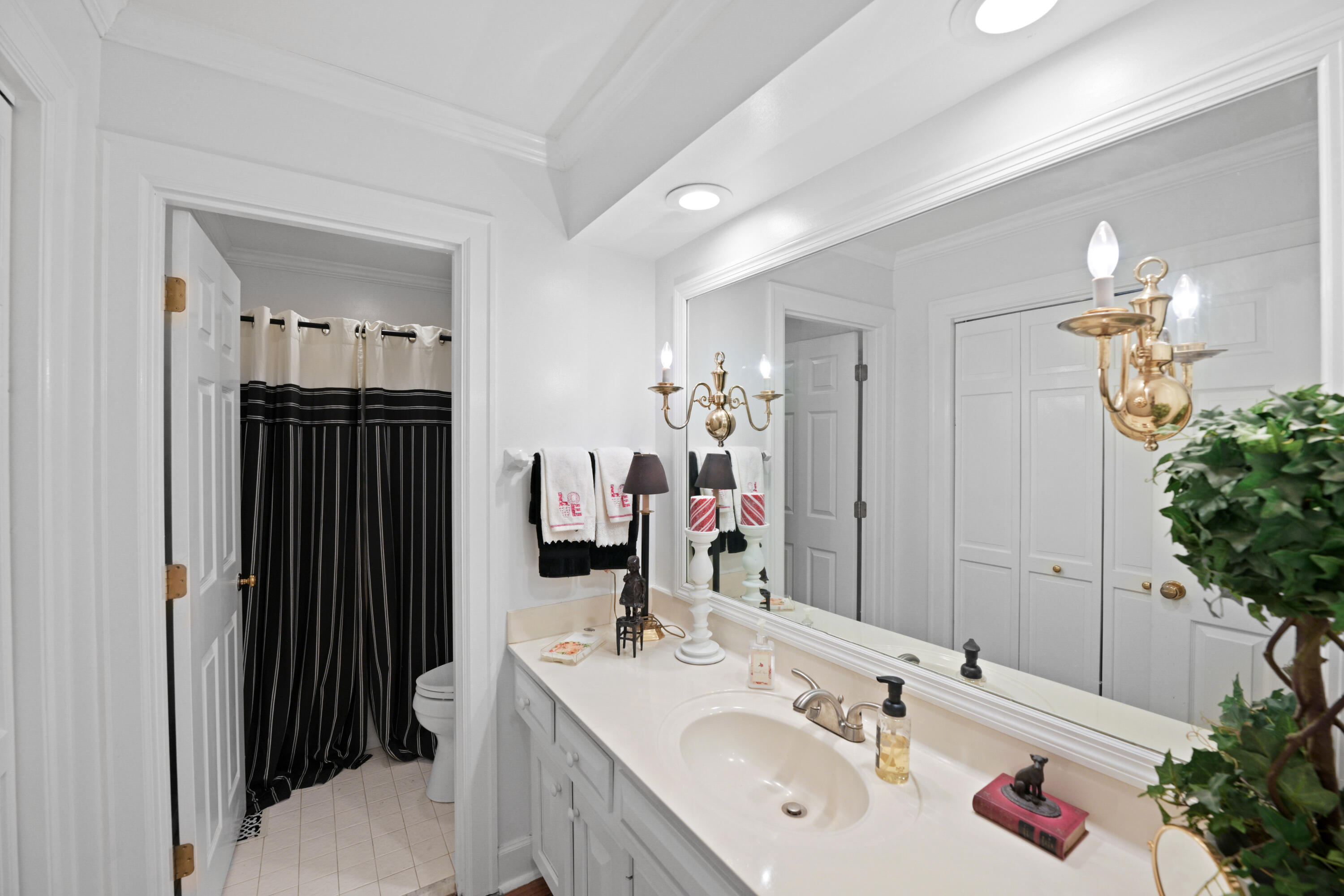 897 Turkey Foot Road Lexington, KY 40502 - Photo 26 of 49 Main Floor Hall Bathroom