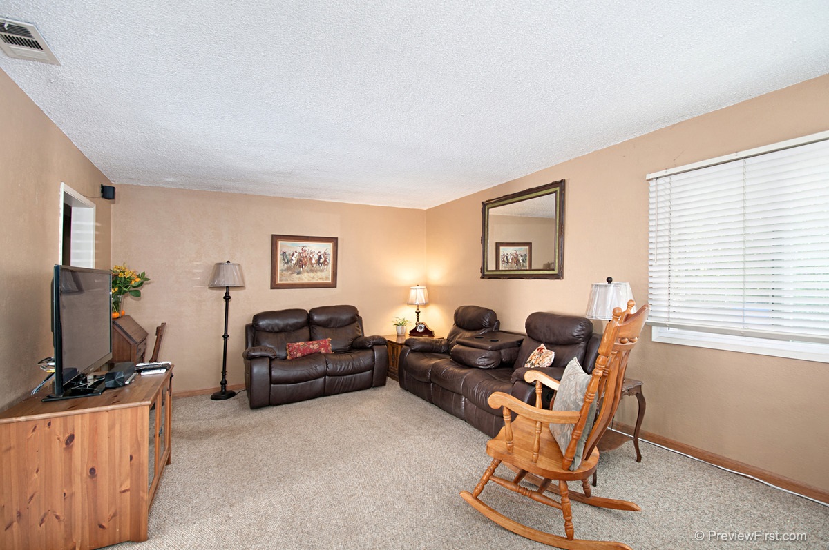 517 East Mandarin Way Fallbrook, CA 92028 - Photo 2 of 18 Gallery Image 2