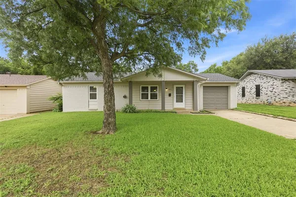 $1,800 | 611 Crane Drive, Euless, TX 76039