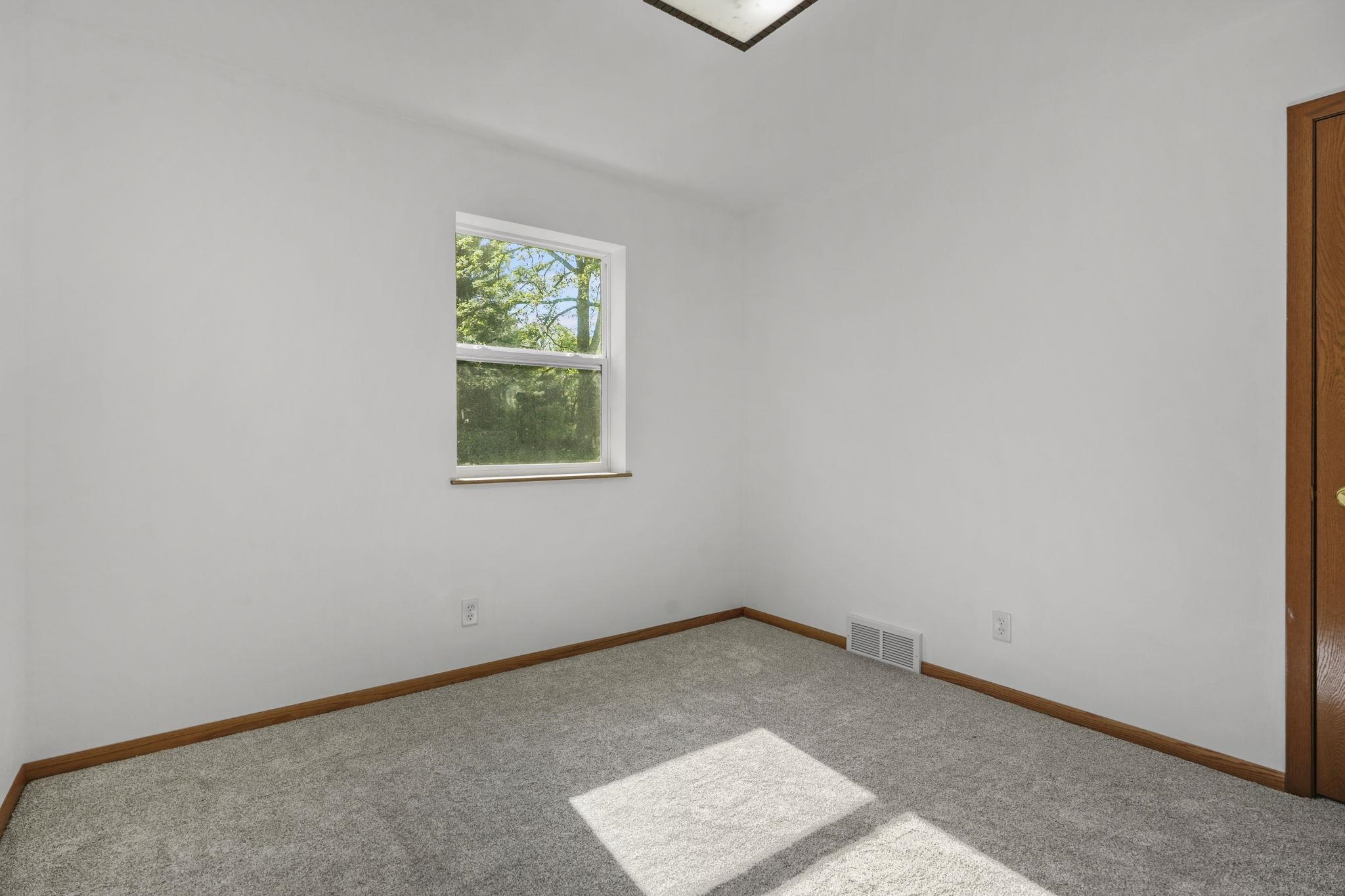 207 South Rutland Street Brooklyn, WI 53521 - Photo 32 of 61