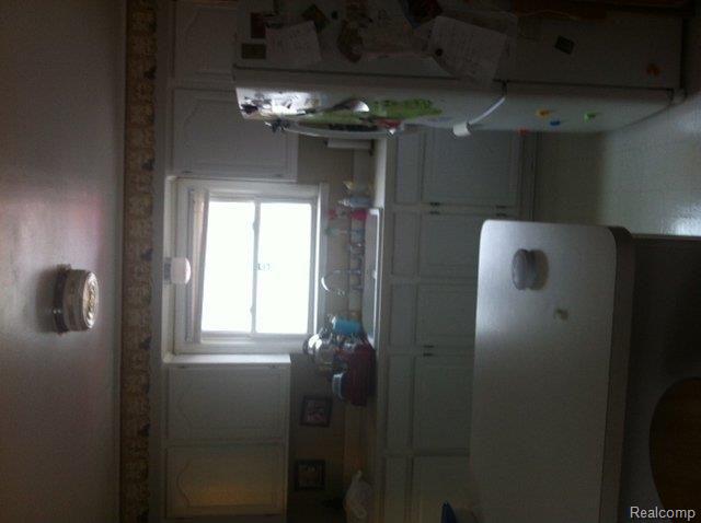 6412 Logan Road Waterford, MI 48329 - Photo 3 of 6 Kitchen.jpg