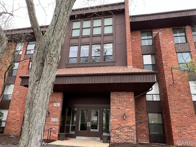 $250,000 | 585 Coeur De Royale Drive, Unit 201, St. Louis, MO 63141