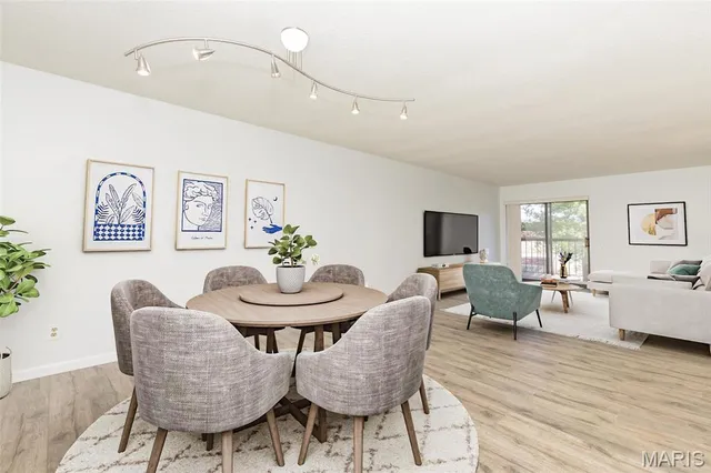$250,000 | 585 Coeur De Royale Drive, Unit 201, St. Louis, MO 63141