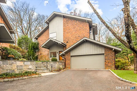 $1,395,000 | 377 Main Street, Unit 17, New Canaan, CT 06840