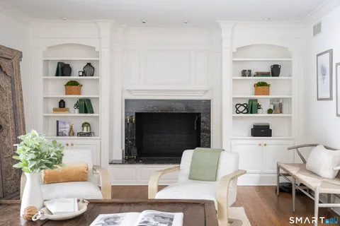 $1,395,000 | 377 Main Street, Unit 17, New Canaan, CT 06840