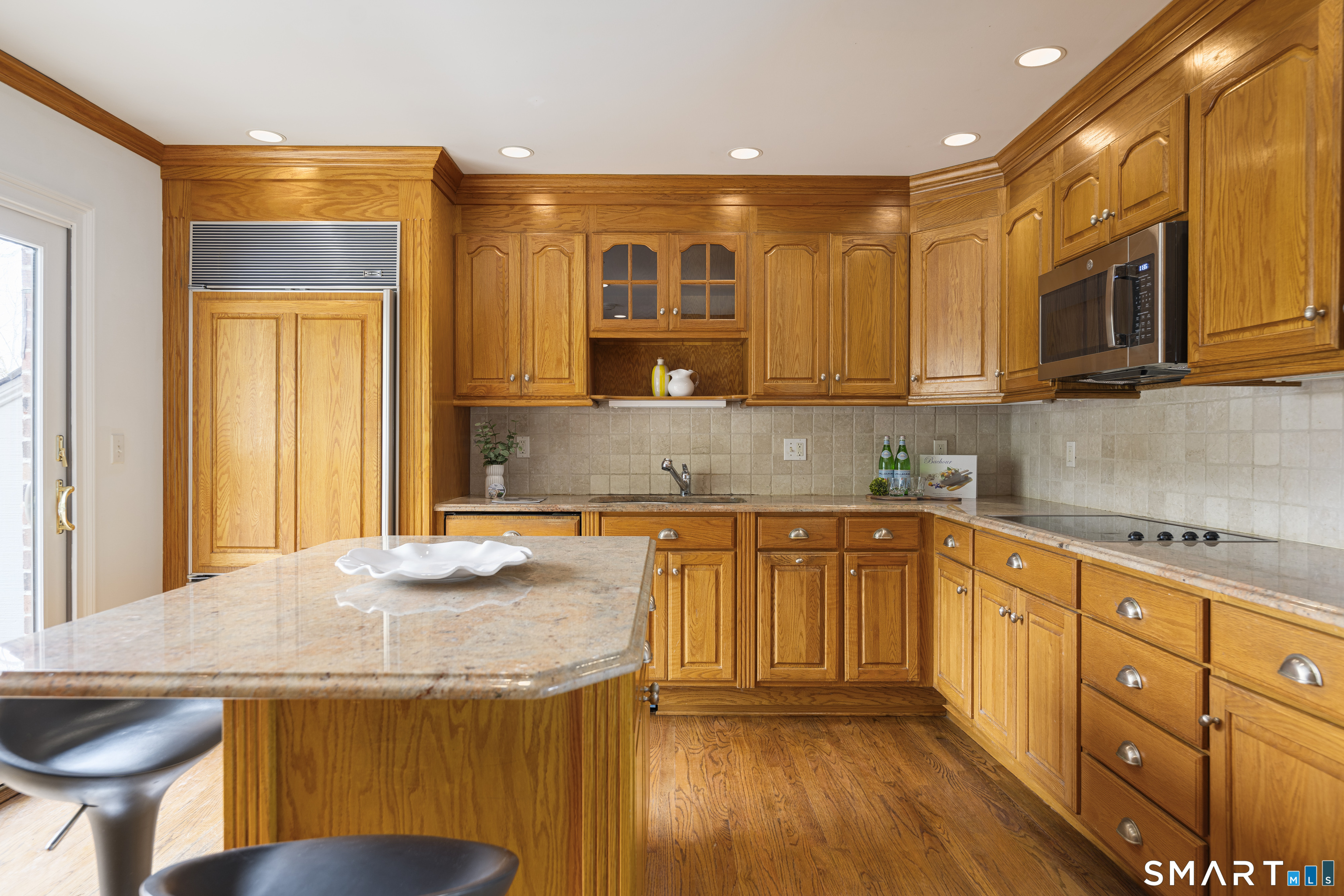 377 Main Street, Unit 17 New Canaan, CT 06840 - Photo 7 of 19 Custom eat-in kitchen with island and timeless layout. Enjoy coffee on the deck