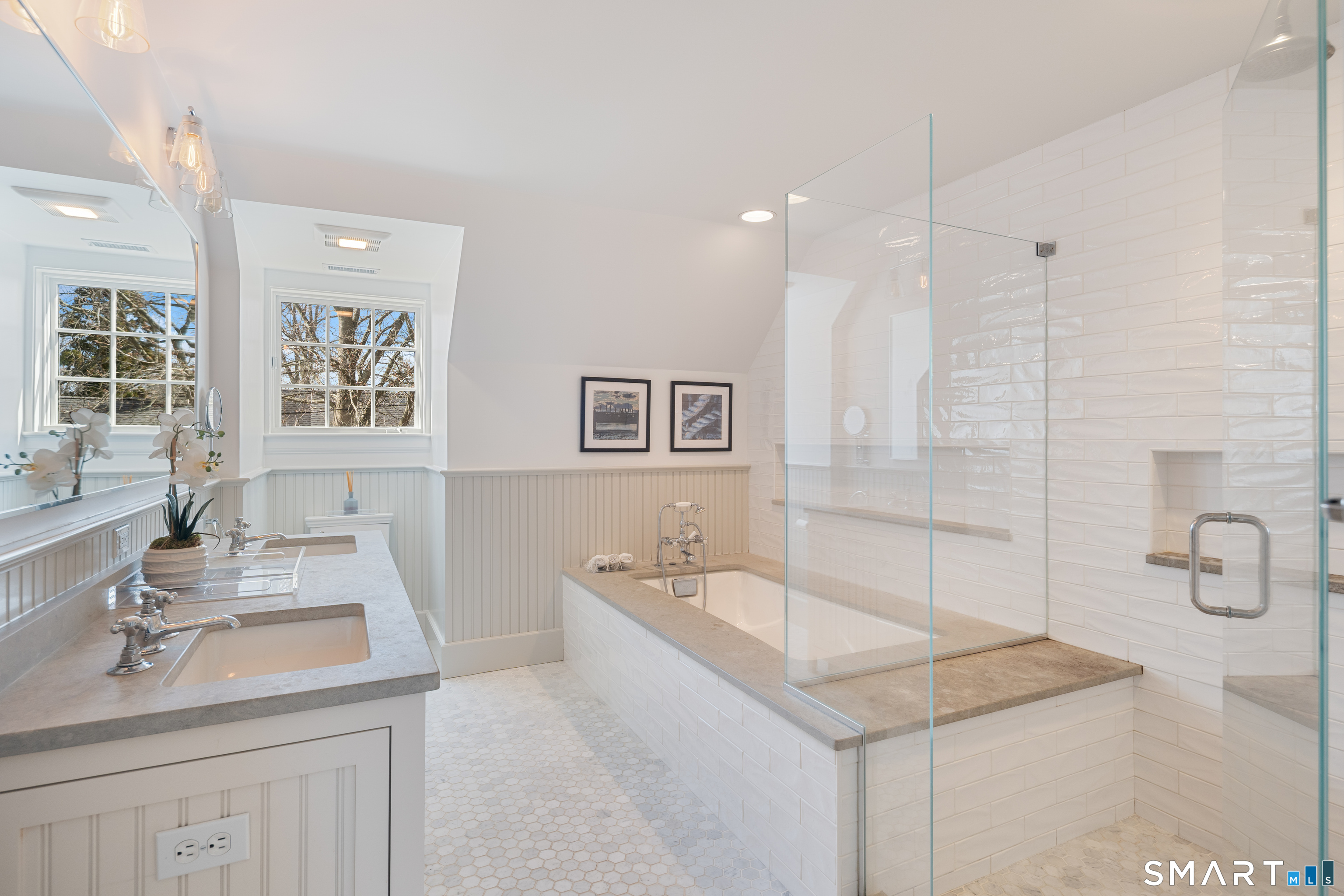 50 Roton Avenue Norwalk, CT 06853 - Photo 21 of 32 Primary bathroom