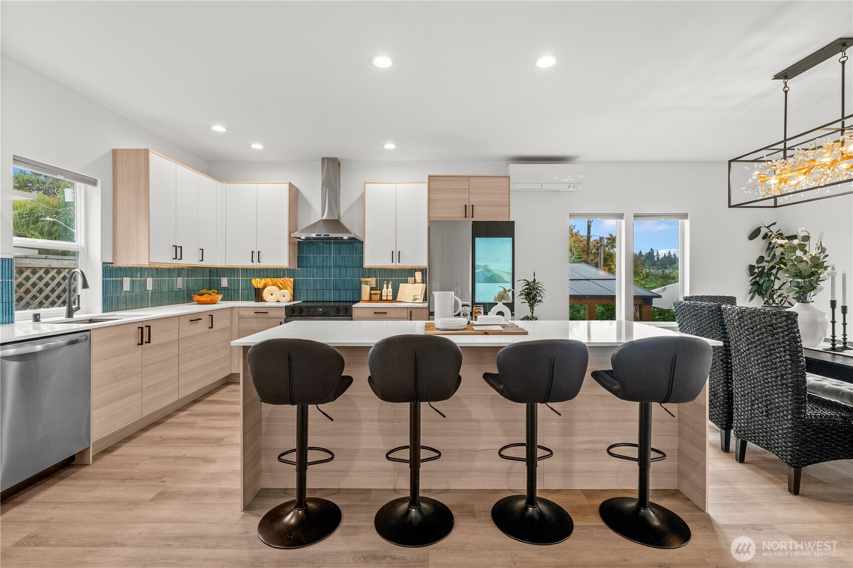 8855 29th Avenue Southwest Seattle, WA 98126 - Photo 12 of 40