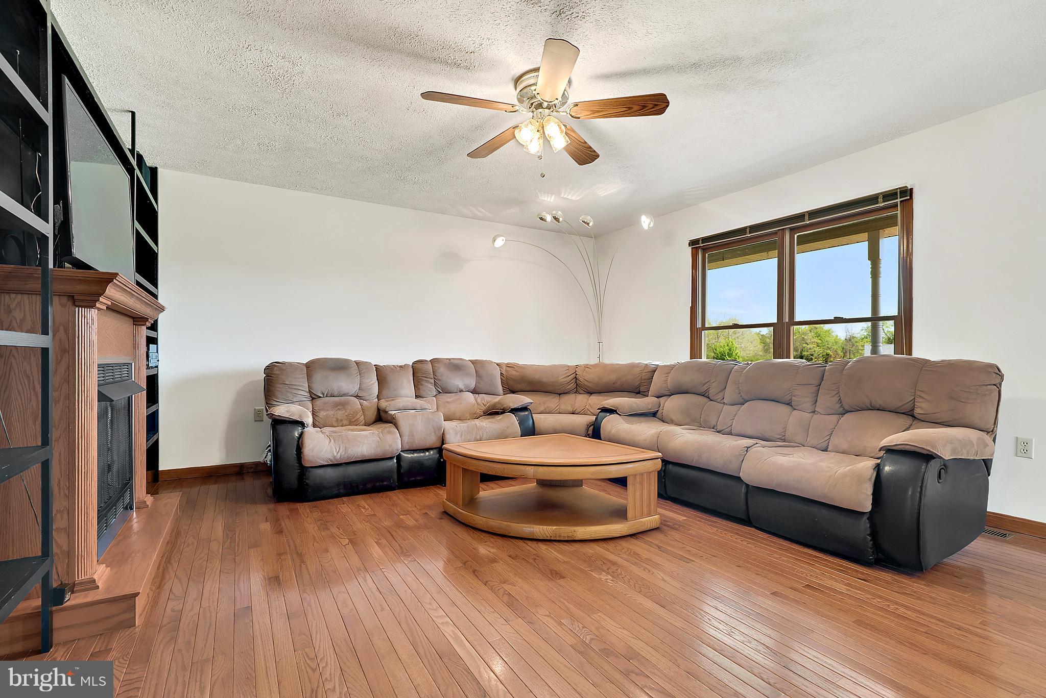 8162 Botha Road Warrenton, VA 20186 - Photo 7 of 27 Family Room