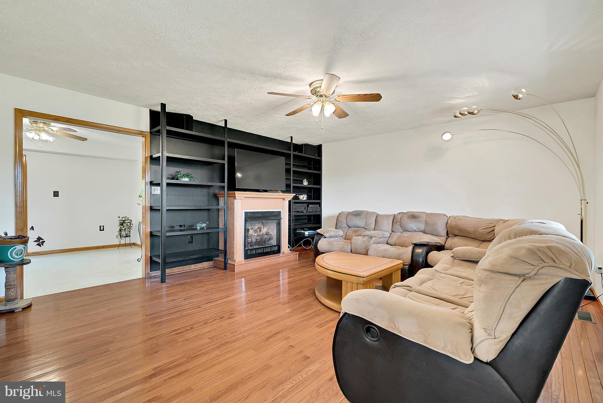 8162 Botha Road Warrenton, VA 20186 - Photo 8 of 27 Family Room