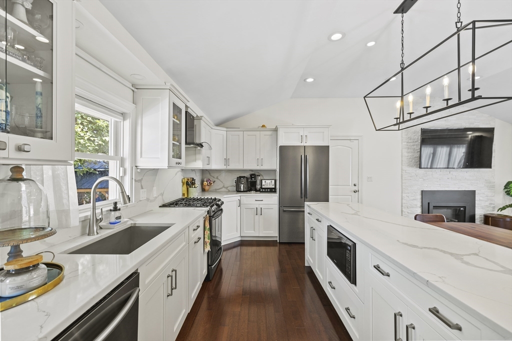 82 Jensen Road Watertown, MA 02472 - Photo 7 of 35 Gallery Image 7