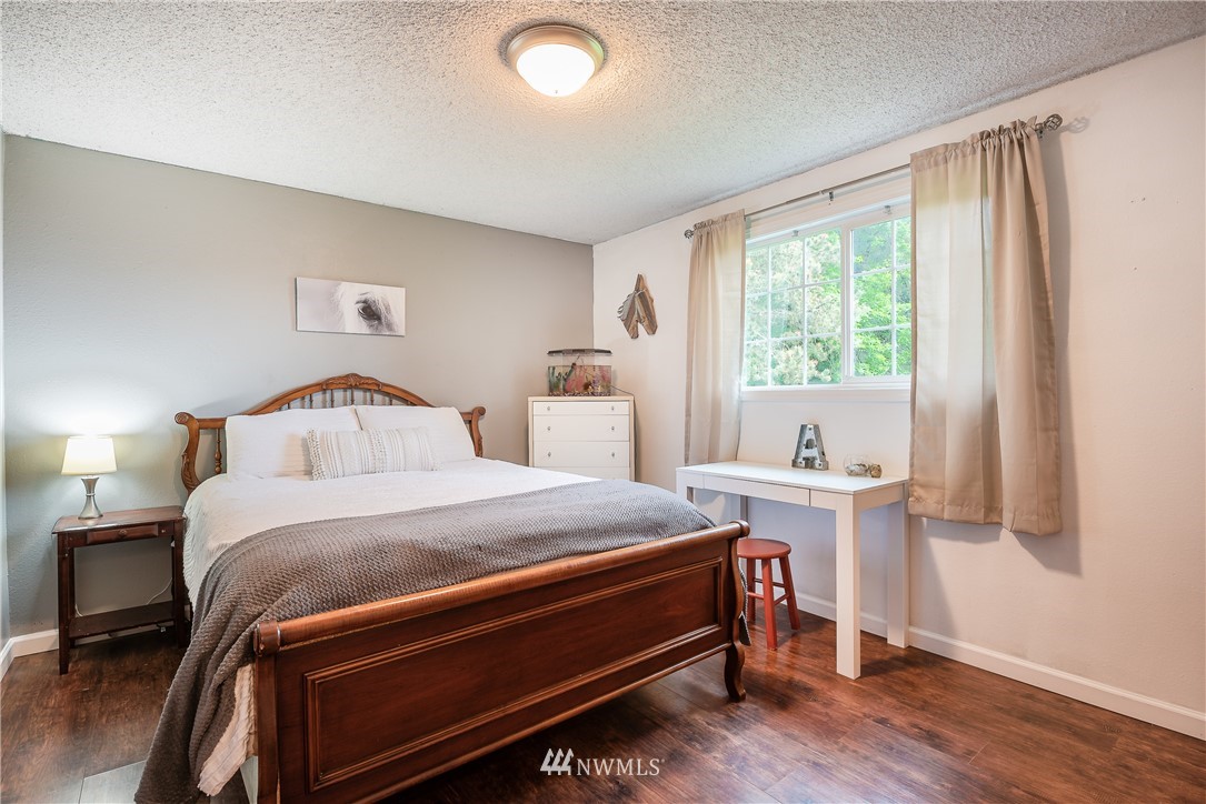 6820 Goodwin Road Everson, WA 98247 - Photo 13 of 34 a bedroom with a bed and a window