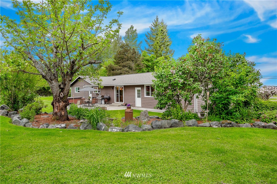 6820 Goodwin Road Everson, WA 98247 - Photo 17 of 34 a front view of a house with garden