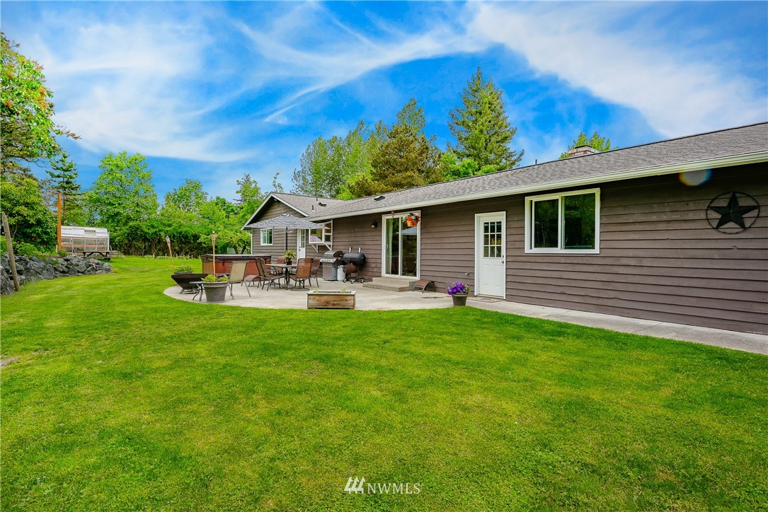 6820 Goodwin Road Everson, WA 98247 - Photo 18 of 34 a front view of a house with garden