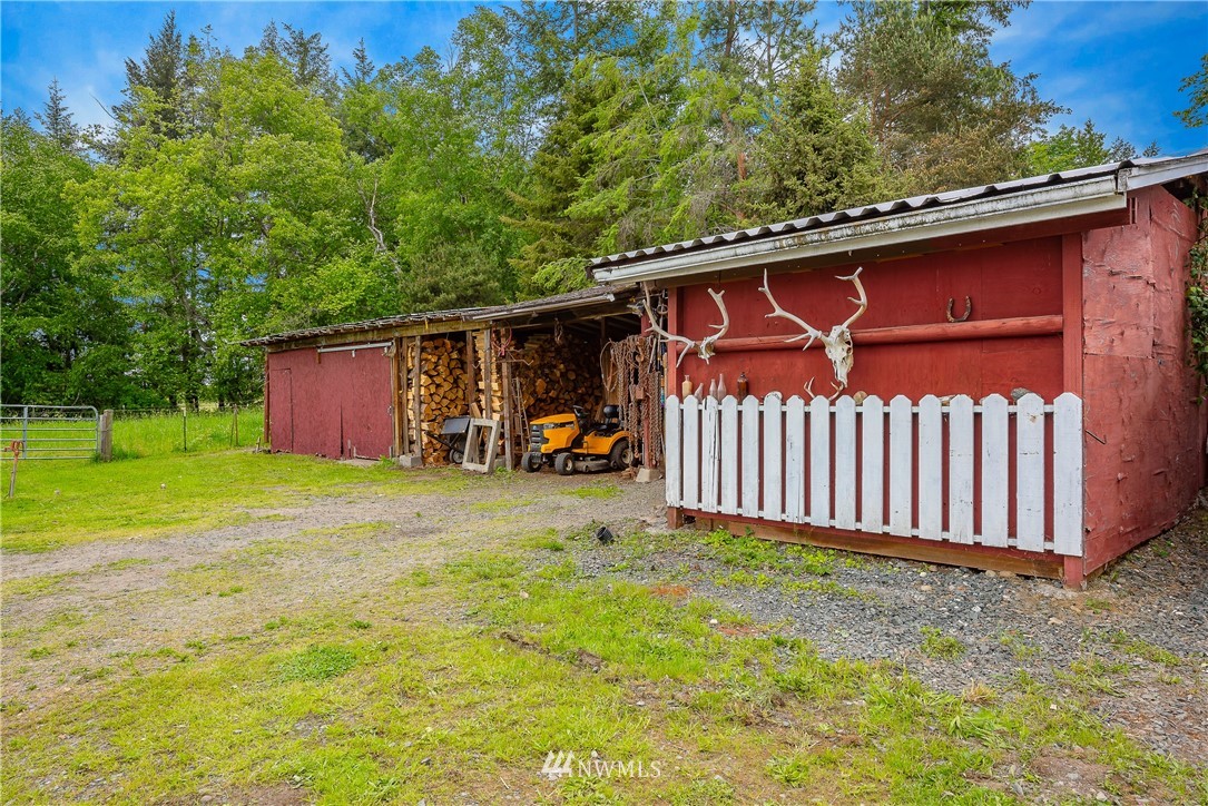 6820 Goodwin Road Everson, WA 98247 - Photo 26 of 34 a front view of a house with garden
