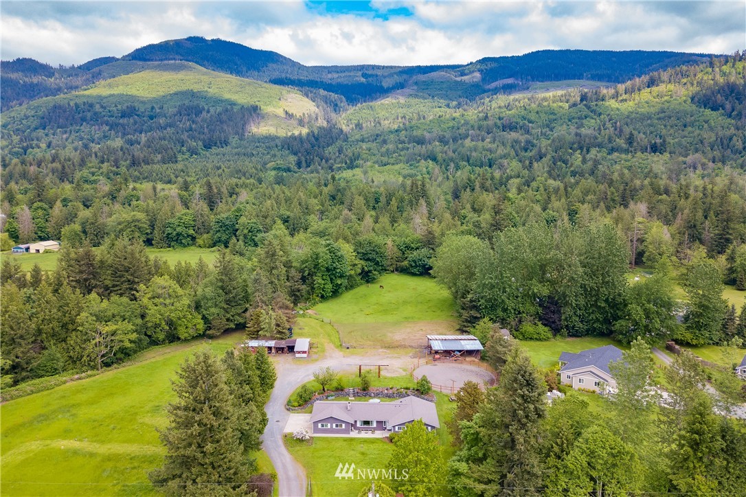 6820 Goodwin Road Everson, WA 98247 - Photo 33 of 34 a view of a city with mountains in the background