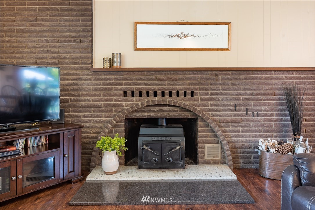6820 Goodwin Road Everson, WA 98247 - Photo 5 of 34 a fireplace with wooden floor