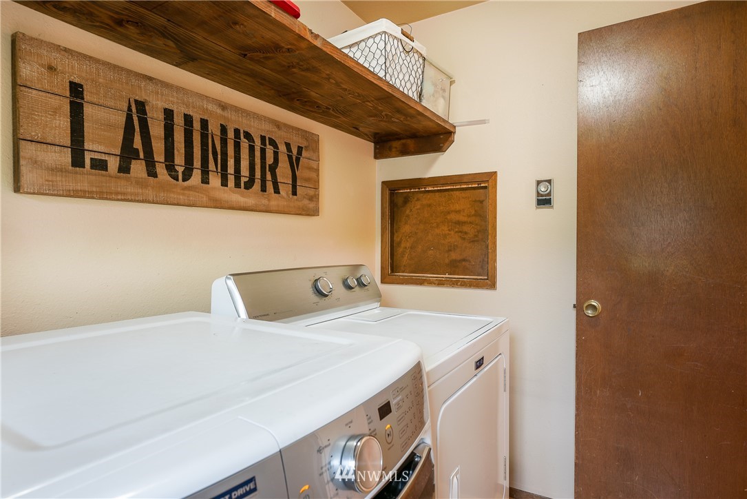 6820 Goodwin Road Everson, WA 98247 - Photo 10 of 34 a utility room with dryer and washer