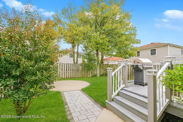 $699,999 | 41 Walker Place | Huguenot