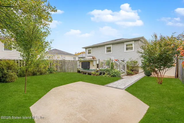 $699,999 | 41 Walker Place | Huguenot