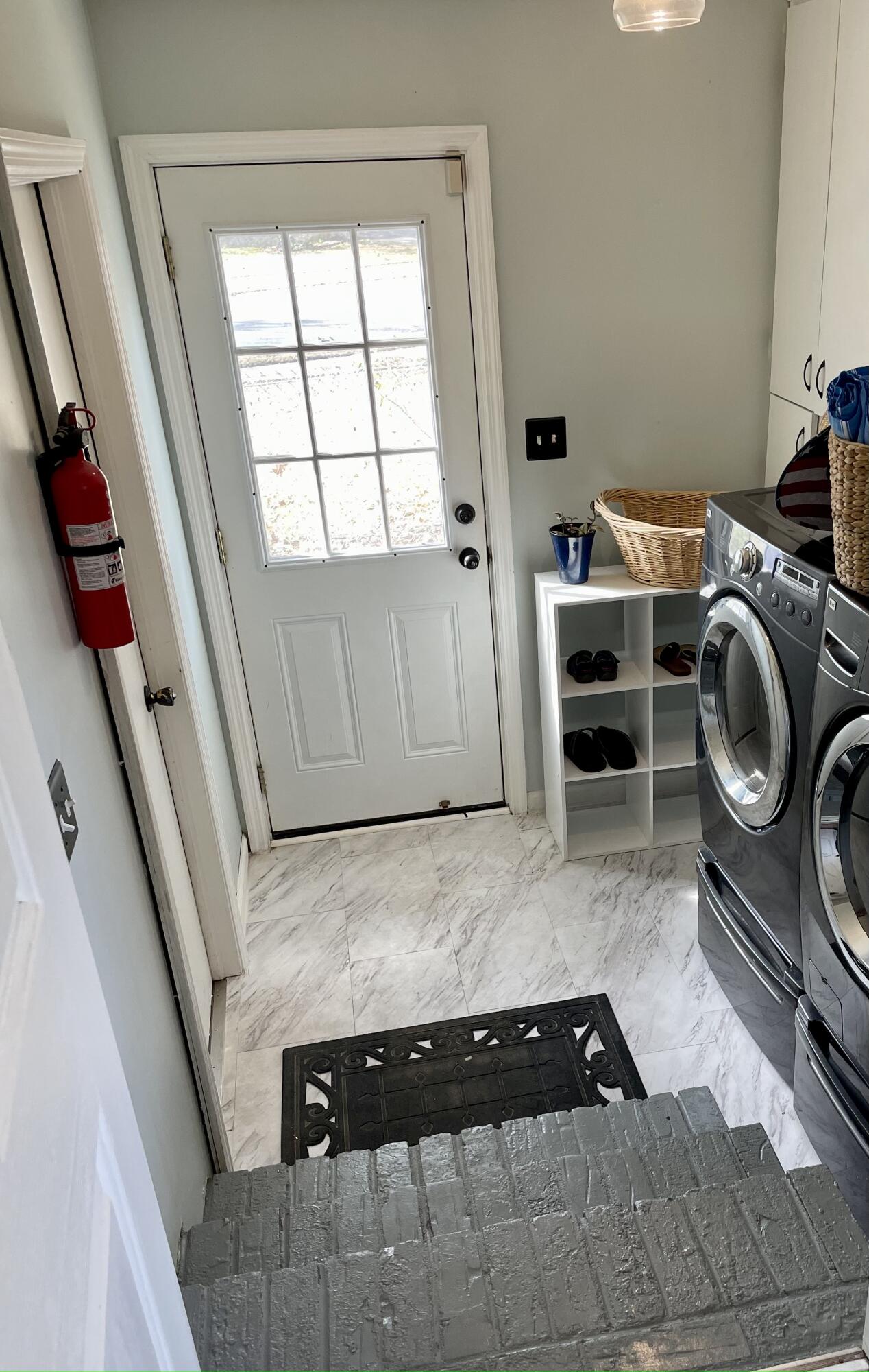 1717 Sulgrave Road Charleston, SC 29414 - Photo 19 of 48 Mudroom / Laundry