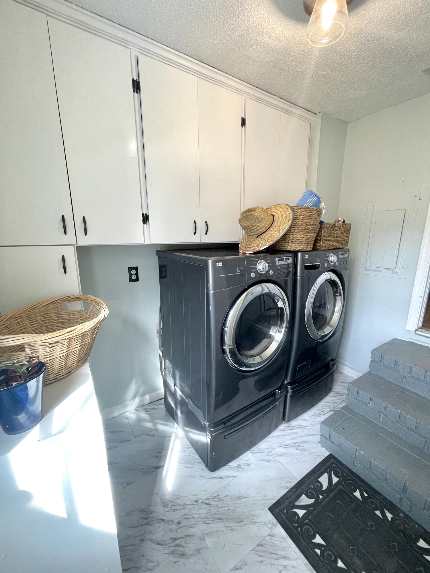 1717 Sulgrave Road Charleston, SC 29414 - Photo 21 of 48 Mudroom / Laundry 2