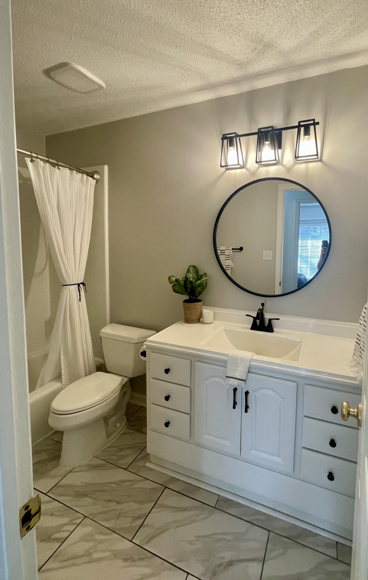 1717 Sulgrave Road Charleston, SC 29414 - Photo 22 of 48 Full Hall Bath