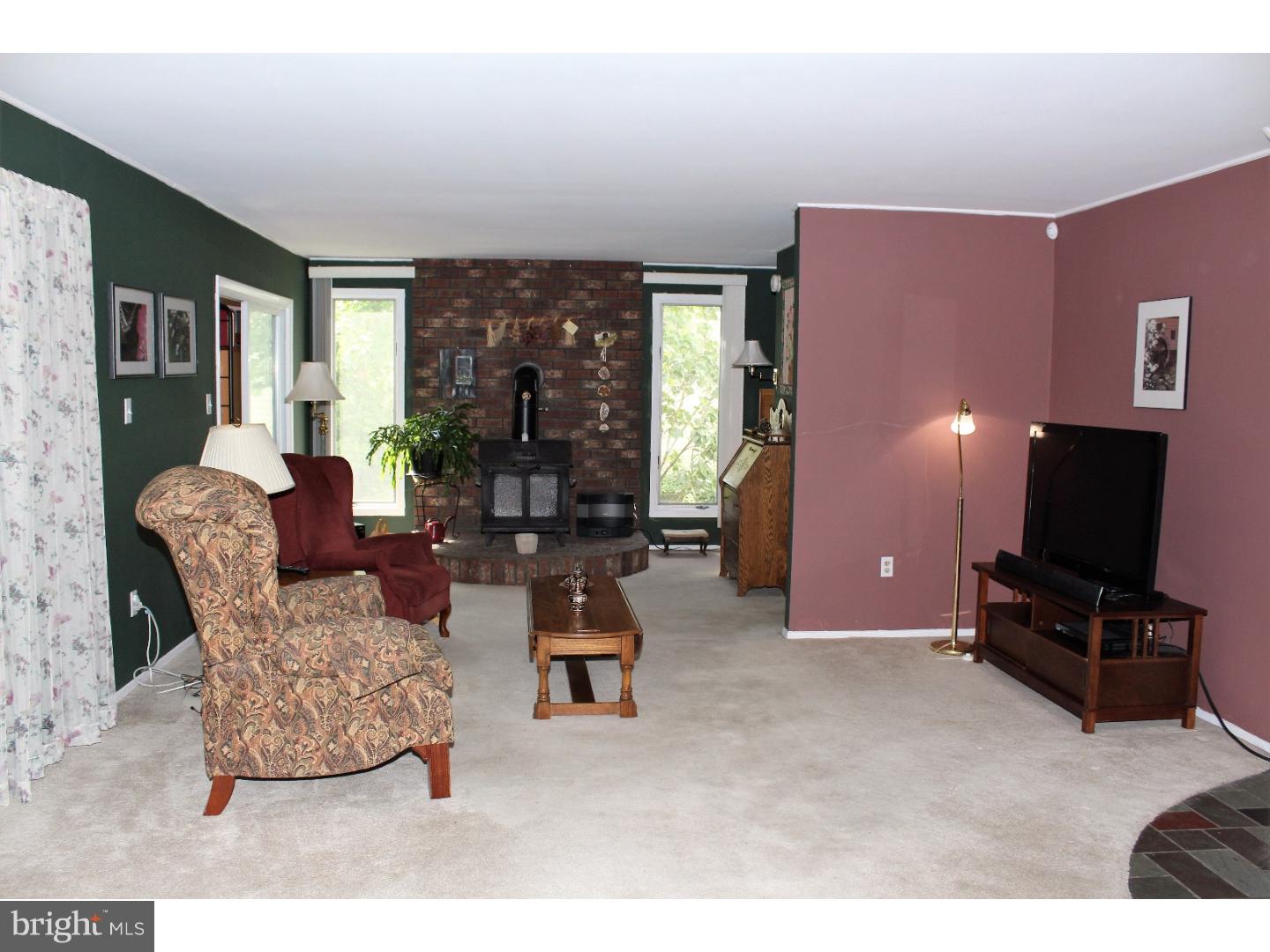 12 Dolphin Road Levittown, PA 19056 - Photo 2 of 22 Living Room