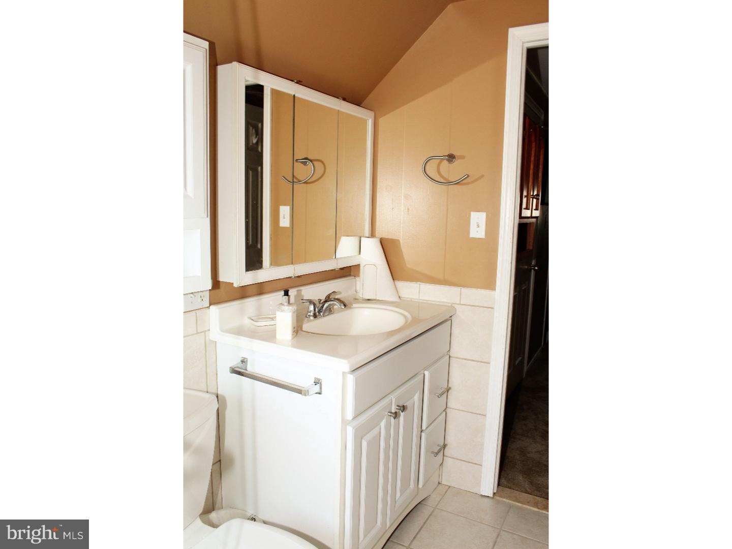 12 Dolphin Road Levittown, PA 19056 - Photo 21 of 22 Bathroom