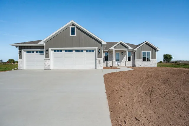 $634,900 | 287 Kerrigan Drive, Wrightstown, WI 54180