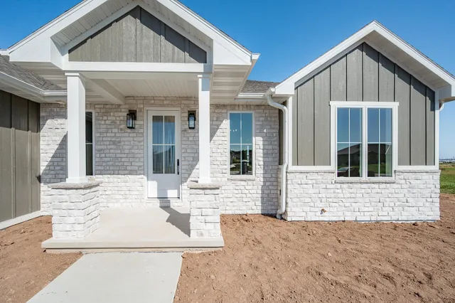 $634,900 | 287 Kerrigan Drive, Wrightstown, WI 54180