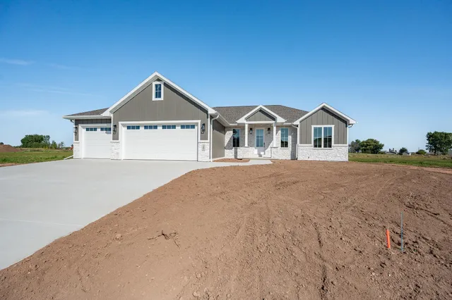 $634,900 | 287 Kerrigan Drive, Wrightstown, WI 54180